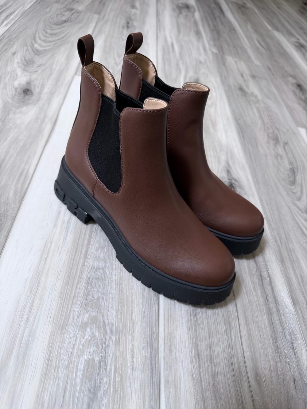 Coach CM588 Brown Leather Chelsea Lug Boots Women’s 7B - Picture 3 of 10